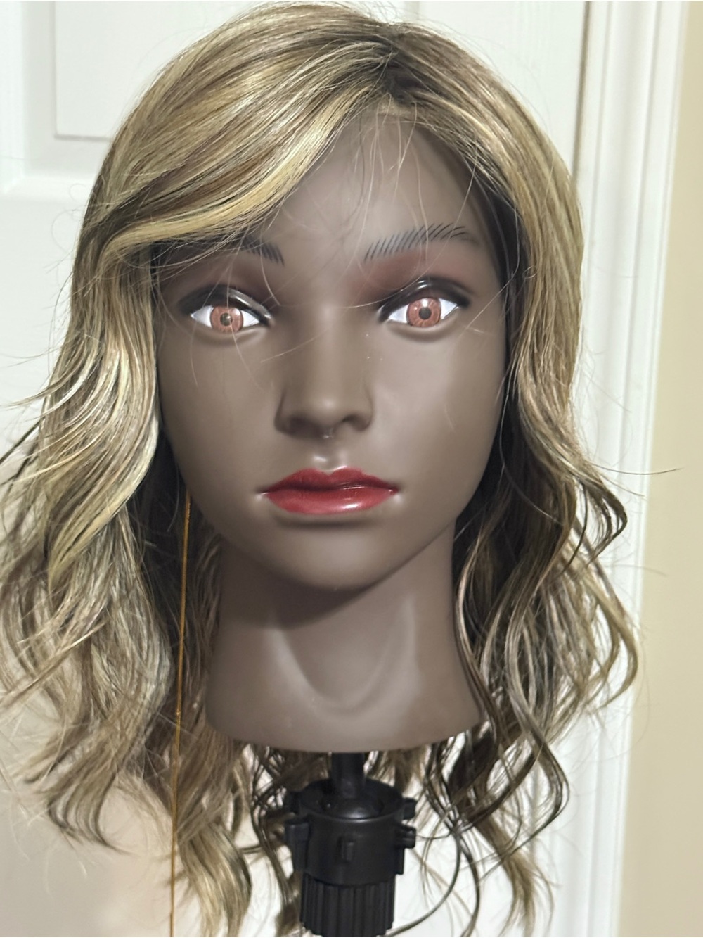 Wavy Blonde Highlighted Women's Fashion Wig - Natural Blonde Mix